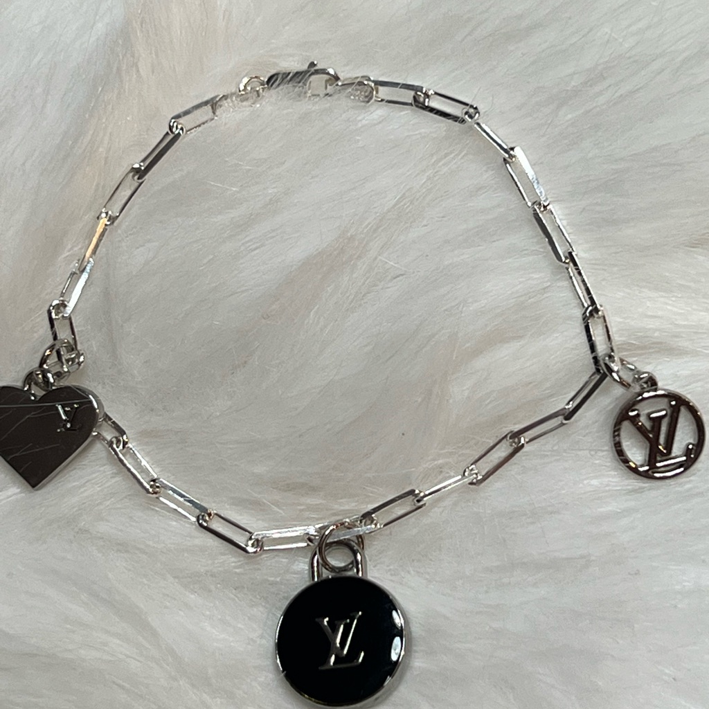 Elegant Sterling Silver Charm Bracelet With Authentic Heart And Logo Pendants 95$